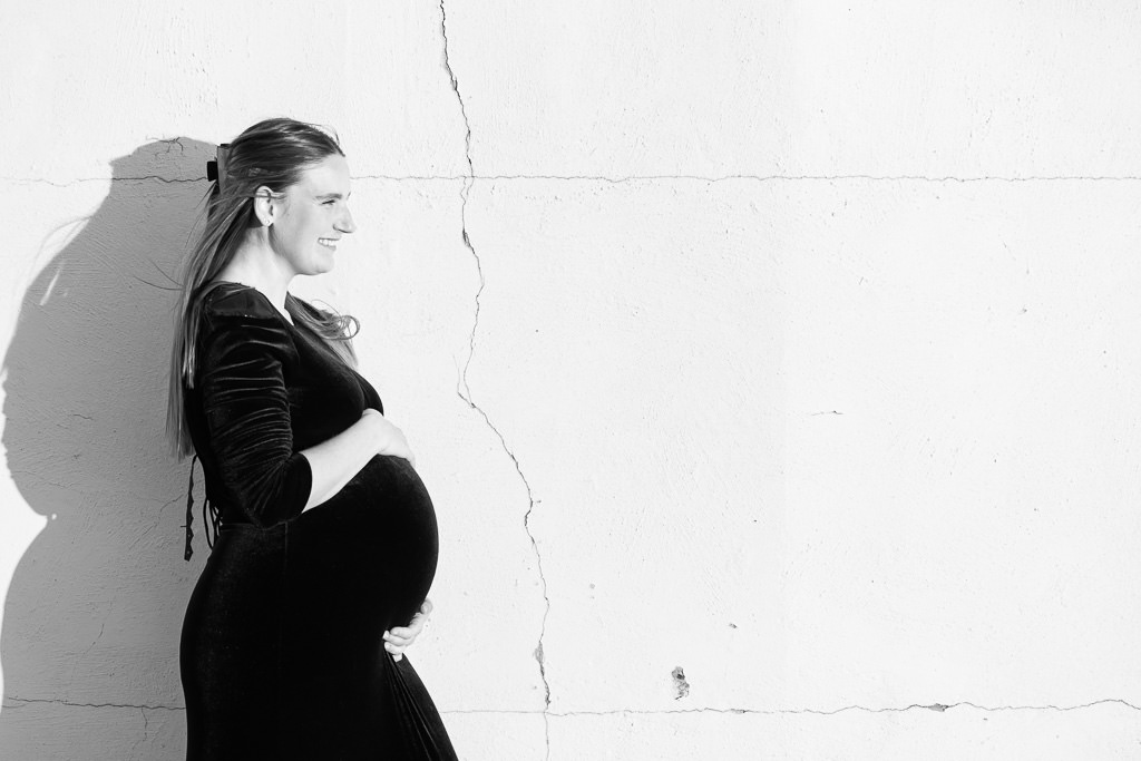 Mother to be against the wall of the Mt Stromlo Observatory, Canberra during a maternity photo session